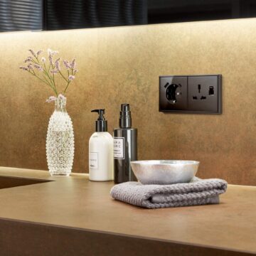 LS990_KS_GAL_JUNG_AMBI-PH_LS990_CM-1750-43983_GI-USB-Socket_CMYK