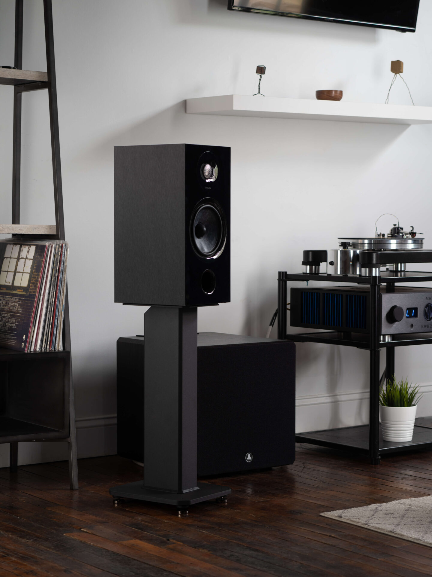 SX22_Lifestyle_RecordPlayer-Crop